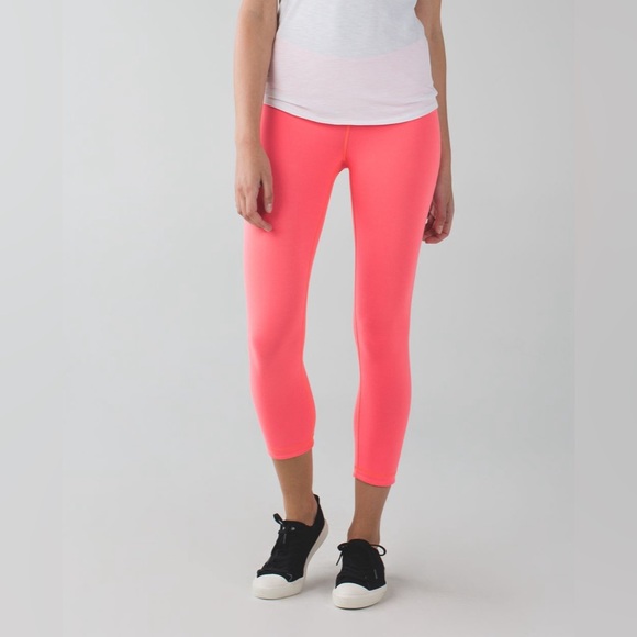lululemon athletica Pants - Lululemon Wunder Under reversible cropped leggings - Size 12